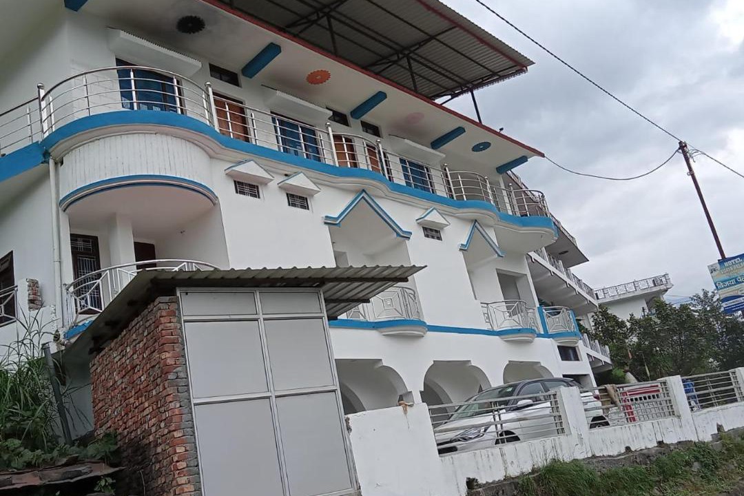 Photo of Buildings in Guptkashi
