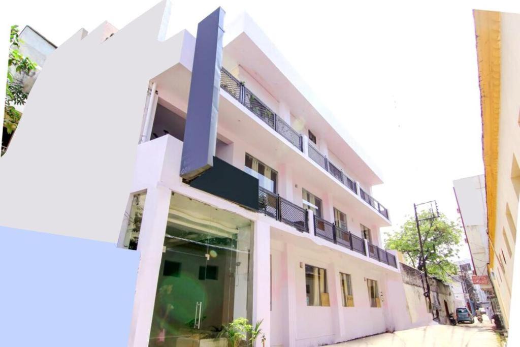 Photo of Buildings in Charbagh