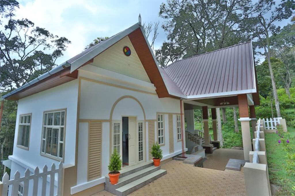 Photo of Buildings in Chinnakanal