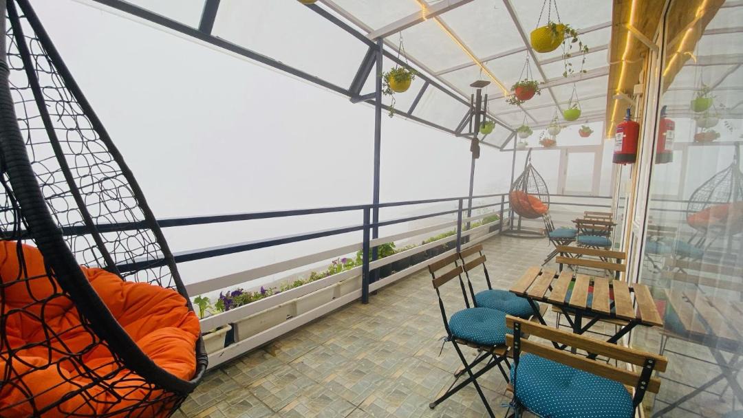 Photo of Patio Balcony in The Mall Road
