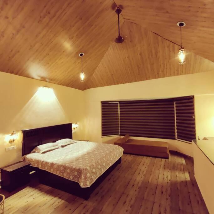 Photo of Bedroom in Lansdowne