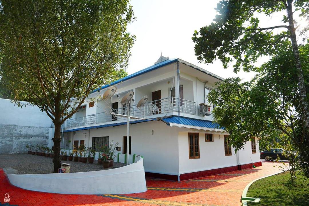 Photo of Buildings in Devikolam