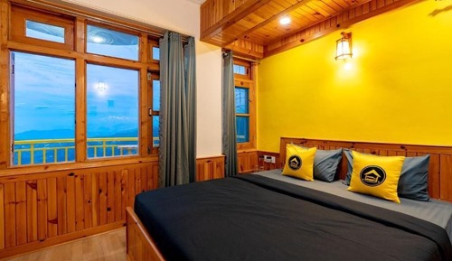 Deluxe Quadruple Room with Balcony and Mountain View