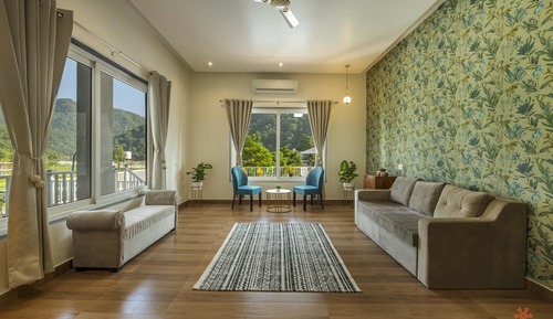Deluxe Suite (with pool view)