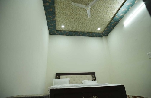 Vrindavan Hotel | Shri Gauraj Dham Vrindavan