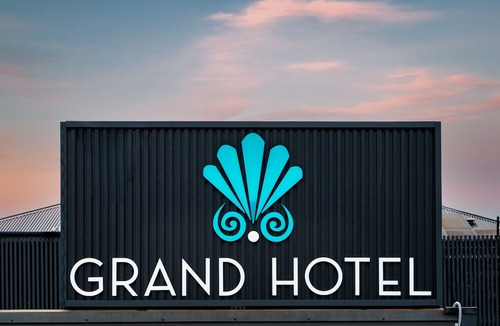 Wyong Hotel | Grand Hotel and Studios