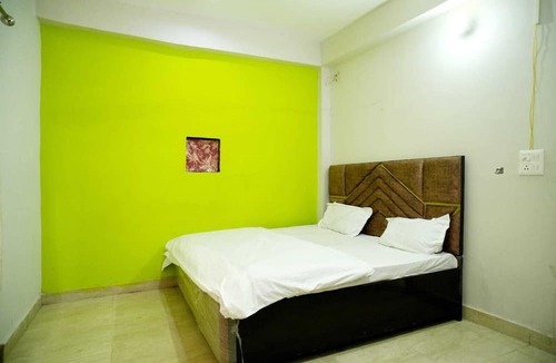 Vrindavan Hotel | Shri Gauraj Dham Vrindavan