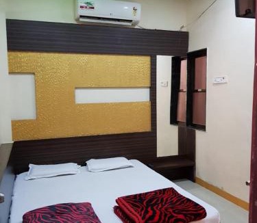 Omkareshwar Hotel | Hotel Shri Radhe Krishna,Omkareshwar
