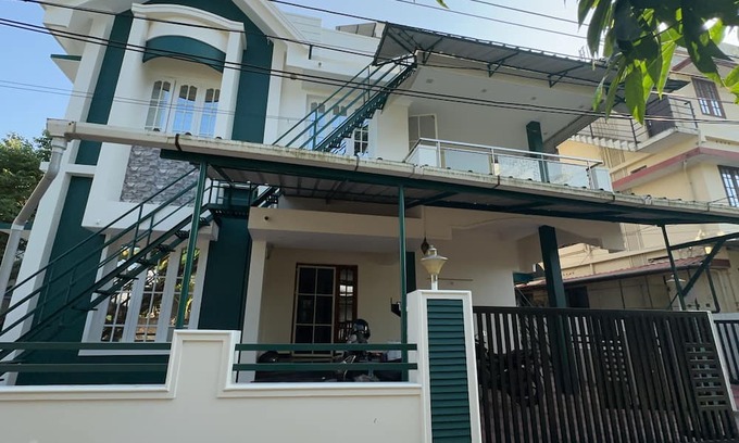 Kochi Apartment | Family-Friendly 3BHK Apartment Near Amrita Hospital – All Amenities